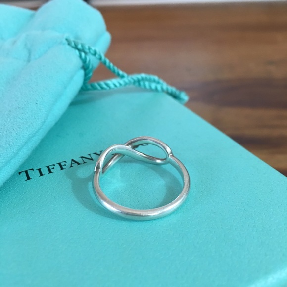 Tiffany & Co. Infinity Ring Size 7 - Picture 4 of 7